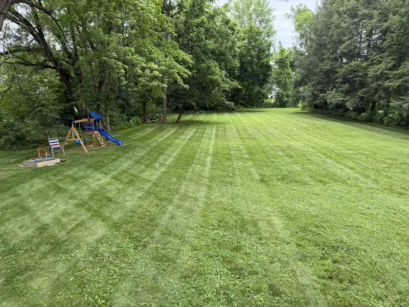 Lawn mowing and trimming in Town of Wappingers